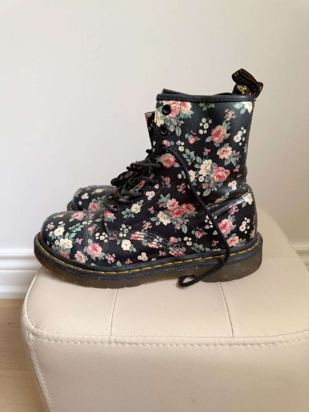 Dr. Martens 1460 Black Floral Lace Up Combat Boots Size 7